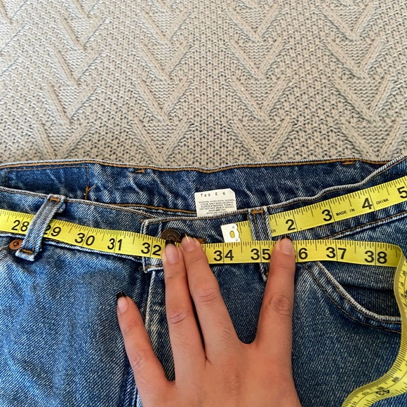 Vintage Women’s Levi’s denim pants. - Picture 6 of 6